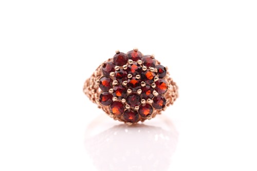 Lot 290 - A 9ct yellow gold and garnet cluster ring set...
