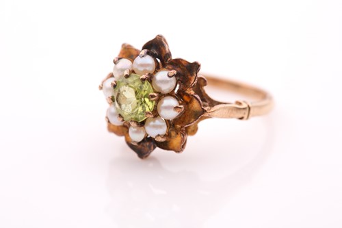 Lot 36 - A 9ct yellow gold, peridot, and seed pearl...