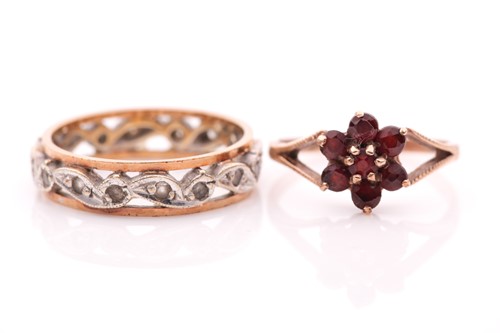 Lot 169 - A 9ct yellow gold and garnet floral cluster...