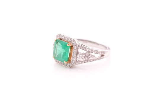 Lot 249 - A diamond and emerald cocktail ring, set with...