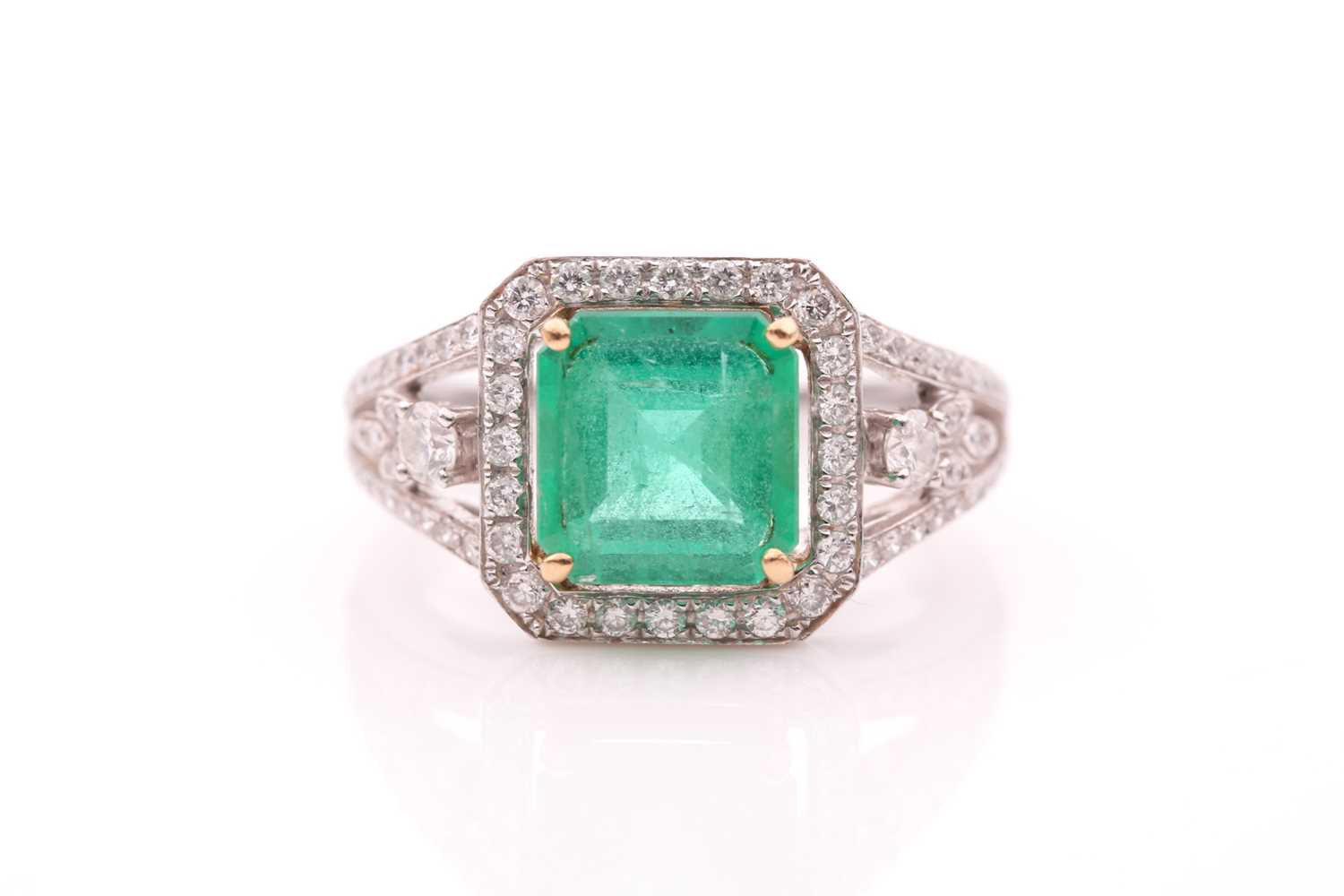 Lot 249 - A diamond and emerald cocktail ring, set with...