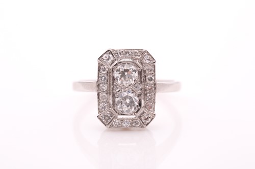 Lot 239 - An Art Deco style diamond ring, the...