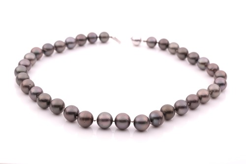 Lot 141 - A Tahitian grey pearl necklace, the pearls...