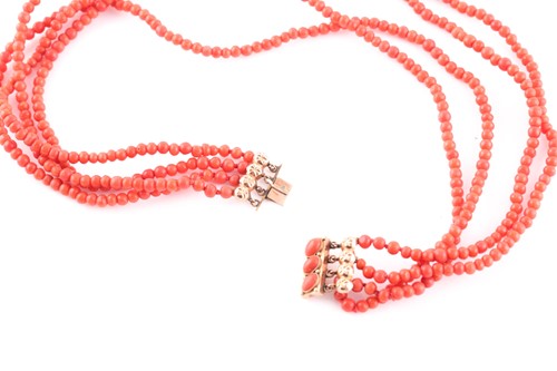 Lot 299 - A yellow metal and coral beaded necklace,...