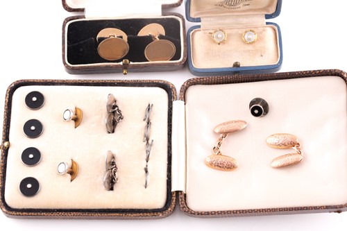Lot 314 - A pair of 9ct yellow gold cufflinks, the oval...