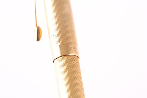 Lot 384 - An 18ct yellow gold Parker ballpoint pen,...