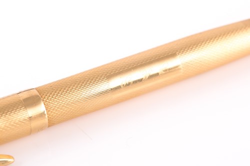 Lot 384 - An 18ct yellow gold Parker ballpoint pen,...