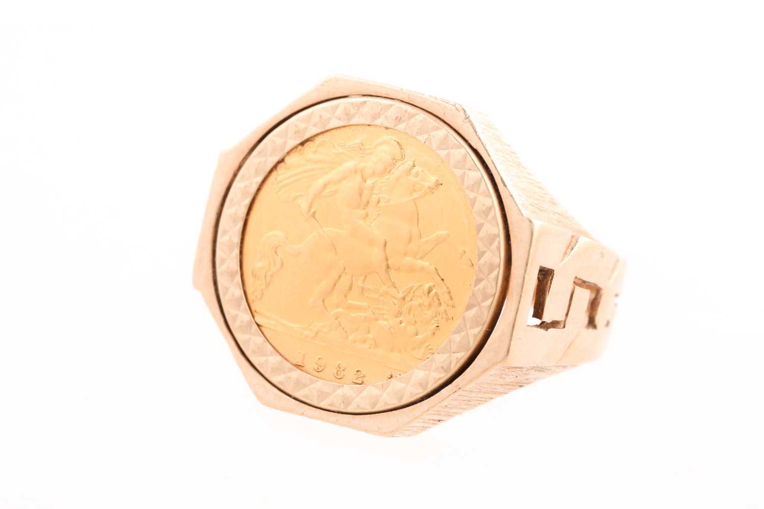 Second Hand 9ct Gold 2005 Half Sovereign Coin Ring - thbaker.co.uk