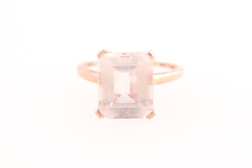 Lot 319 - A 9ct rose gold and morganite ring, set with a...