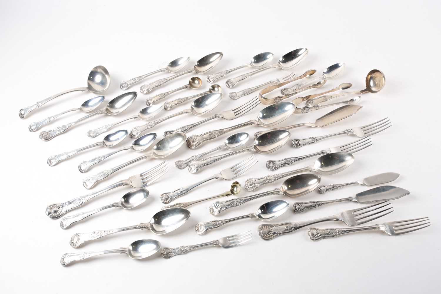 Lot 462 - A quanity of silver king's pattern flatware