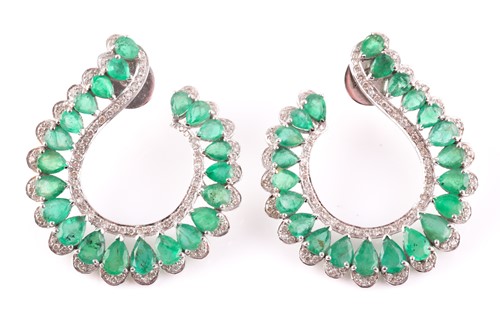 Lot 221 - A pair of diamond and emerald curved hoop...