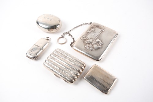 Lot 447 - An early 20th century ladies silver finger...