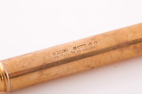 Lot 384 - A 9ct yellow gold cased pencil by Samson &...