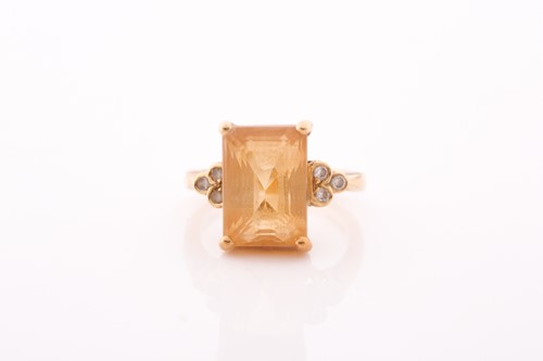 Lot 257 - An 18ct yellow gold and citrine ring, the...