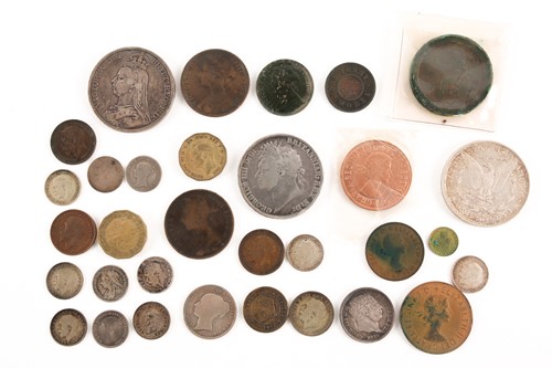 Lot 444 - A small number of loose coins to include a Geo...