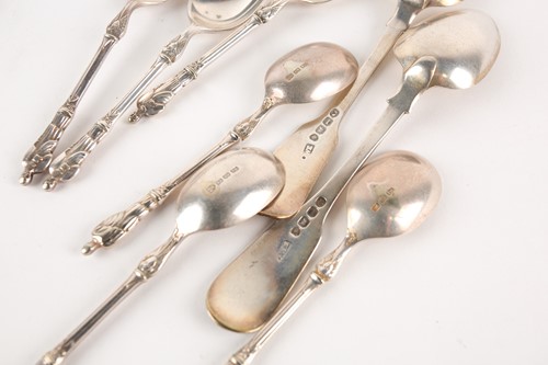 Lot 374 - A set of six George IV silver fiddle thread...