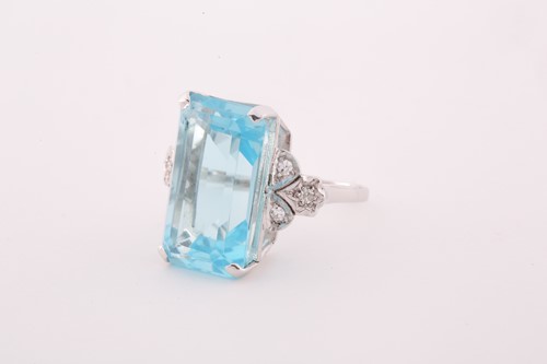Lot 149 - A diamond and blue topaz cocktail ring, set...