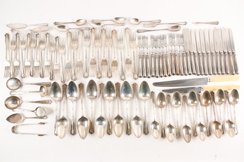 Lot 396 - An early 20th silver tied reed and acanthus...