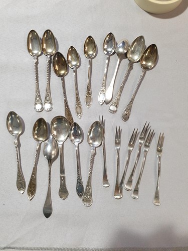 Lot 523 - A Georg Jensen "Acorn" pattern silver part...