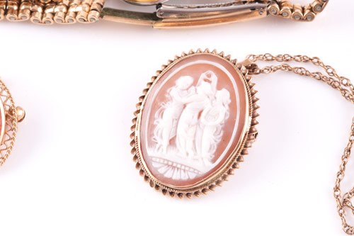 Lot 295 - A 9ct yellow gold cameo pendant brooch...