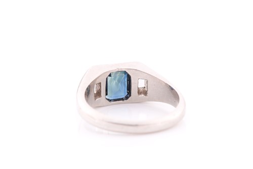 Lot 25 - A diamond and sapphire ring, set with a mixed...