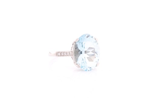 Lot 312 - A single stone aquamarine ring, the oval cut...