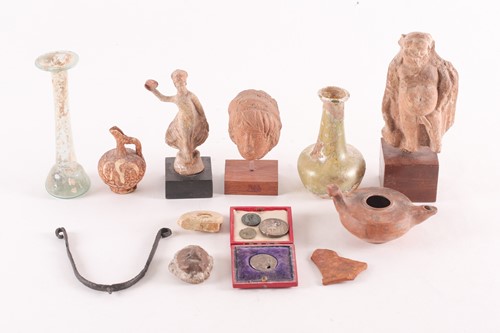 Lot 484 - A small group of antiquities and cabinet...