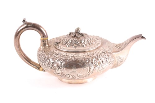 Lot 444 - A William IV silver teapot, London 1830 by...