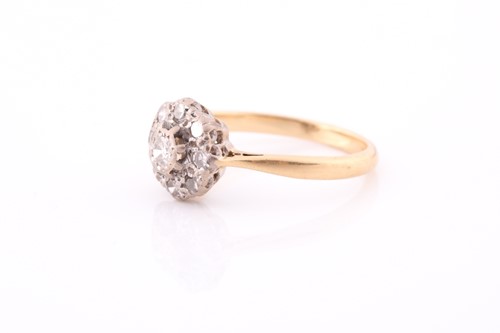 Lot 213 - An 18ct yellow gold and diamond cluster ring,...