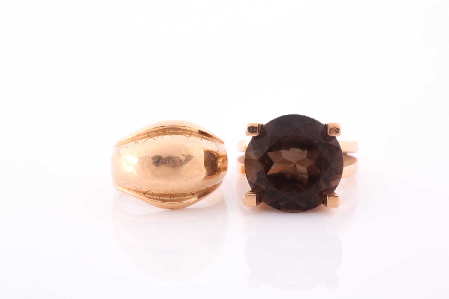 Lot 291 - A 14ct yellow gold and smoky quartz ring, the...