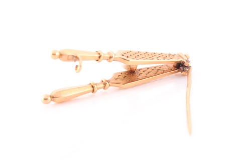 Lot 67 - An unusual French yellow gold brooch in the...