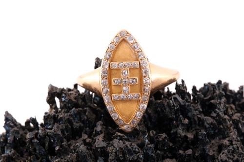 Lot 249 - An antique diamond and gold ring, the...