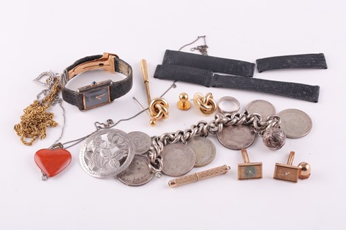 Lot 255 - A mixed collection of jewellery items, to...