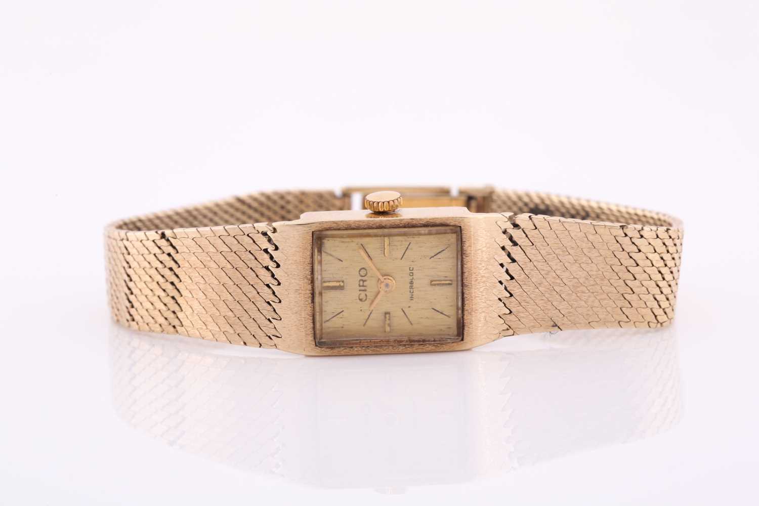 Lot 380 - A 9ct yellow gold ladies Ciro wristwatch, with...