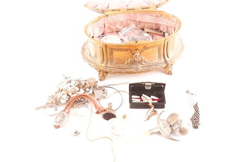 Lot 183 - A small group of costume jewellery items, to...