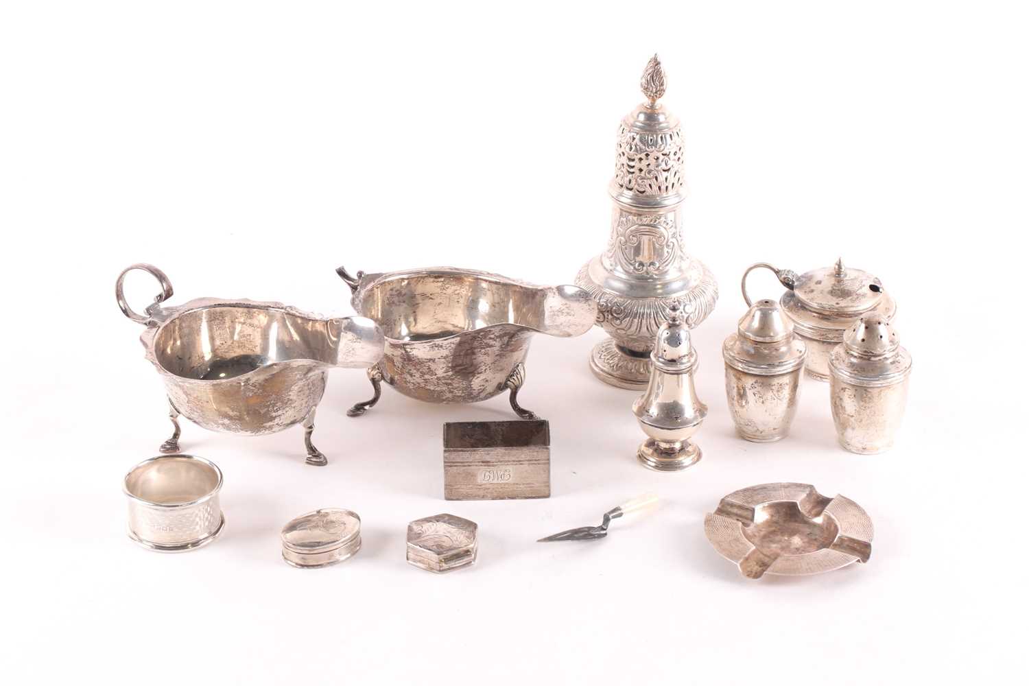 Lot 345 - A collection of small silver items including