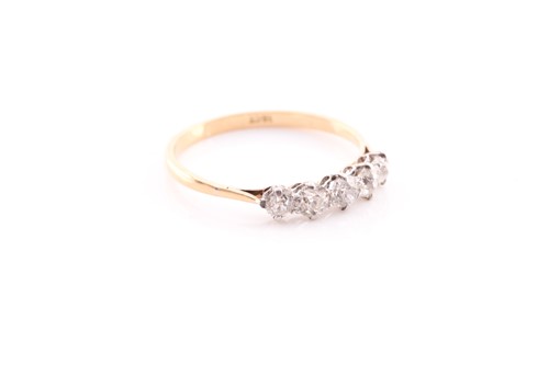 Lot 167 - A five stone round brilliant cut diamond ring,...