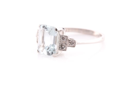 Lot 160 - An Art Deco style aquamarine and diamond ring;...