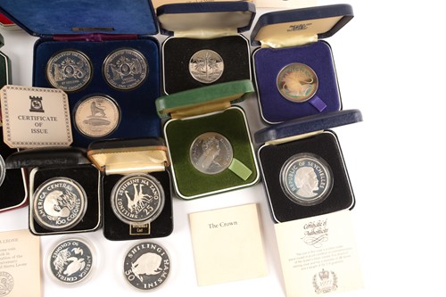 Lot 325 - Silver proof and proof coins, comprising...