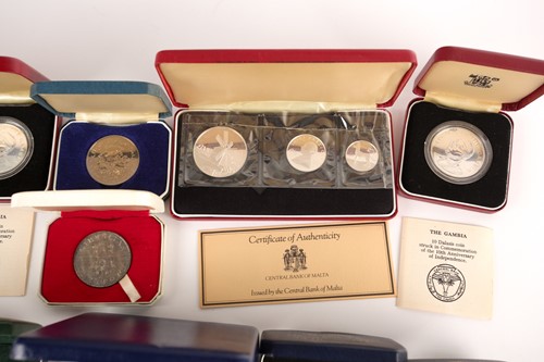 Lot 325 - Silver proof and proof coins, comprising...