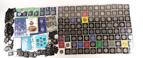 Lot 328 - A large quantity of assorted crowns and...