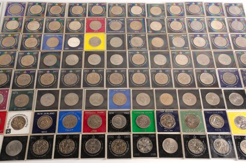 Lot 328 - A large quantity of assorted crowns and...