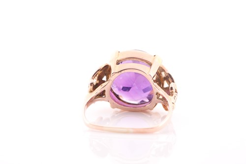 Lot 102 - A Continental yellow metal and round amethyst...