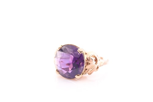 Lot 102 - A Continental yellow metal and round amethyst...