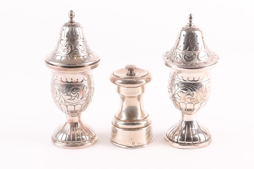 Lot 347 - An Edwardian silver pepper mill, London 1904...