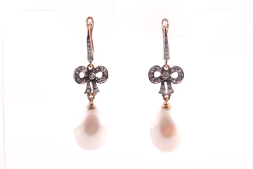 Lot 195 - A pair of modern freshwater pearl and diamond...