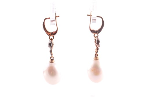 Lot 195 - A pair of modern freshwater pearl and diamond...