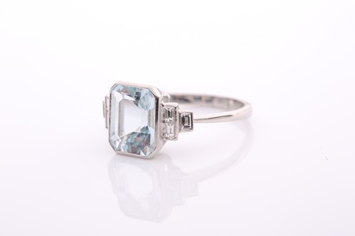 Lot 73 - An aquamarine and diamond dress ring in Art...