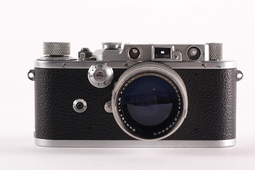 Lot 227 - A Leica camera, No.186559, marked Ernst Leitz...