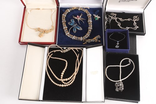 Lot 238 - A small quantity of costume jewellery mainly...